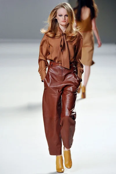 Look 10